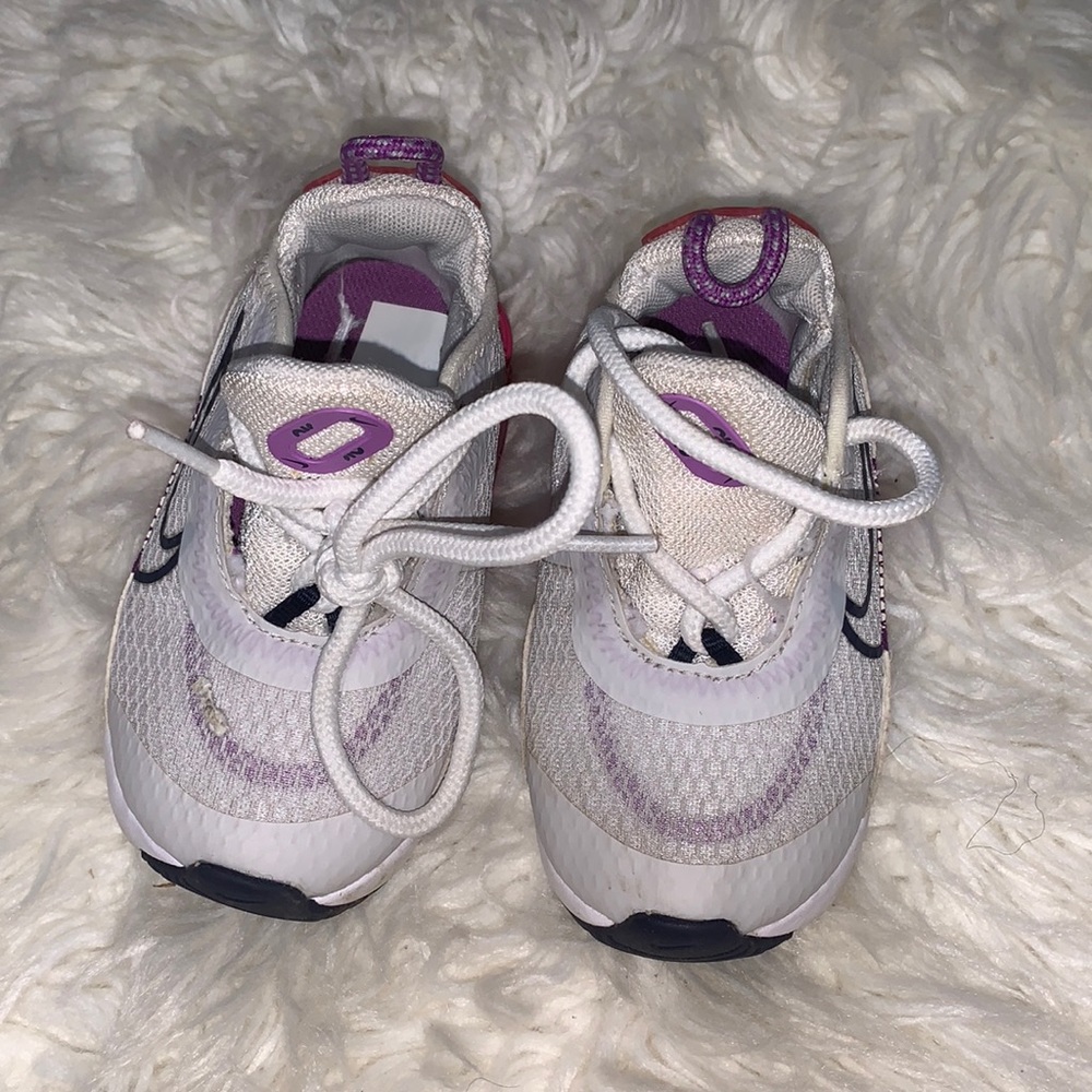 White purple Airmax size 7c